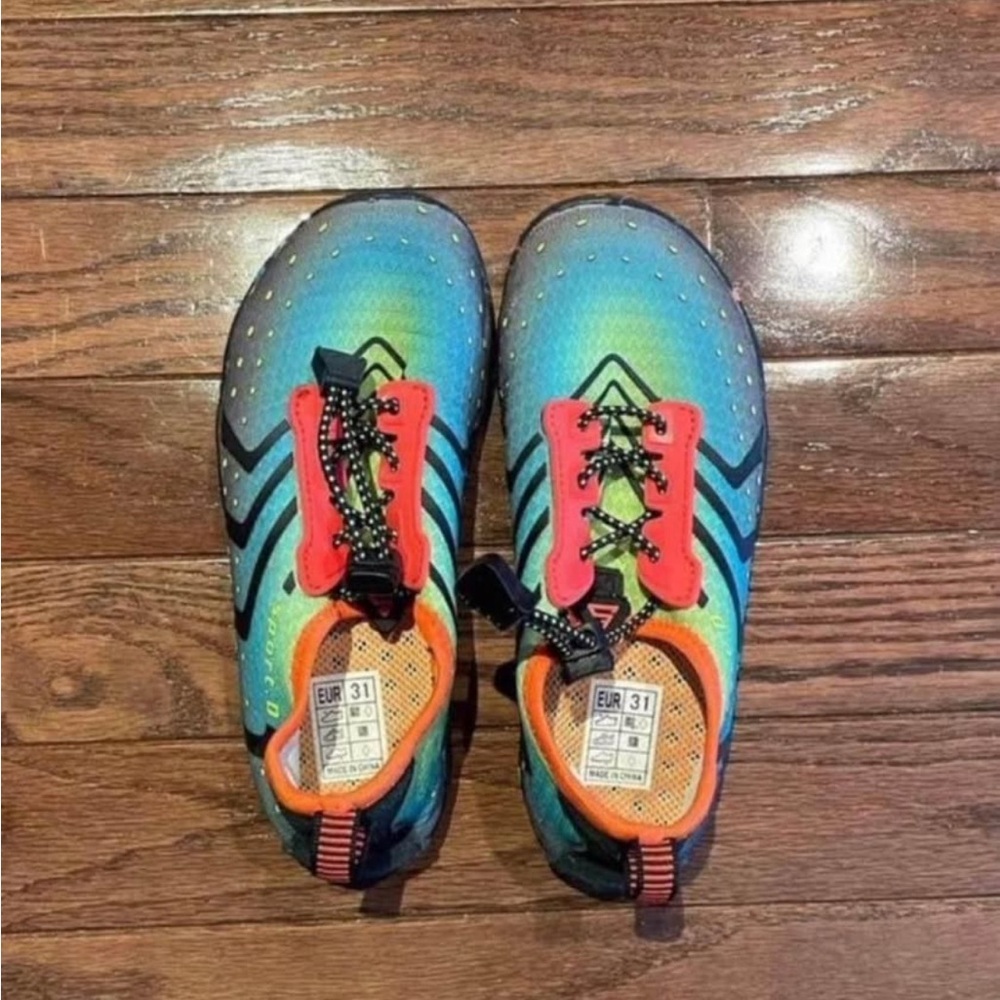 COLORFUL KIDS WATER SHOES WITH RIPCORD LACES